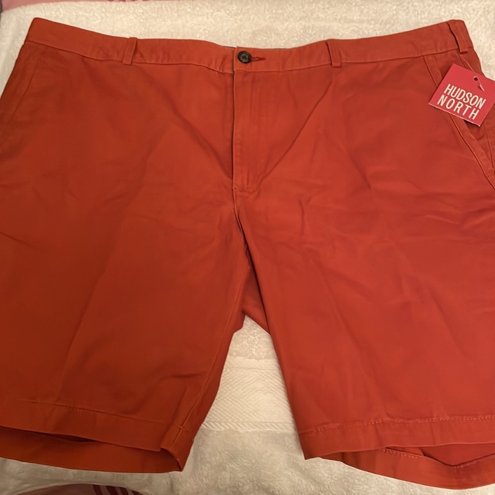New with tags Hudson North,The Bay, mens shorts with side pockets.Size 40.Orange